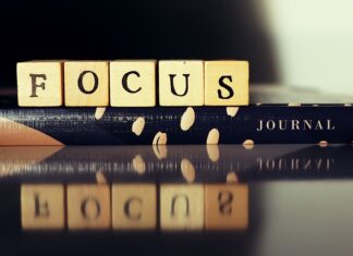 Po której stronie księguje się przychody?