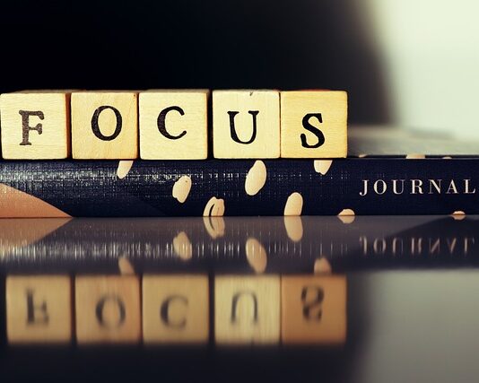 Po której stronie księguje się przychody?